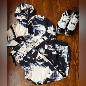 Exclusive Disney World National Geographic Men’s Sweatsuit Set 🌎